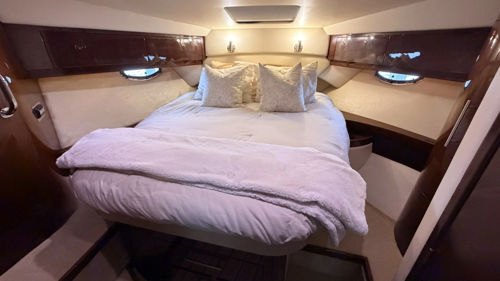 Luxurious Forward Stateroom