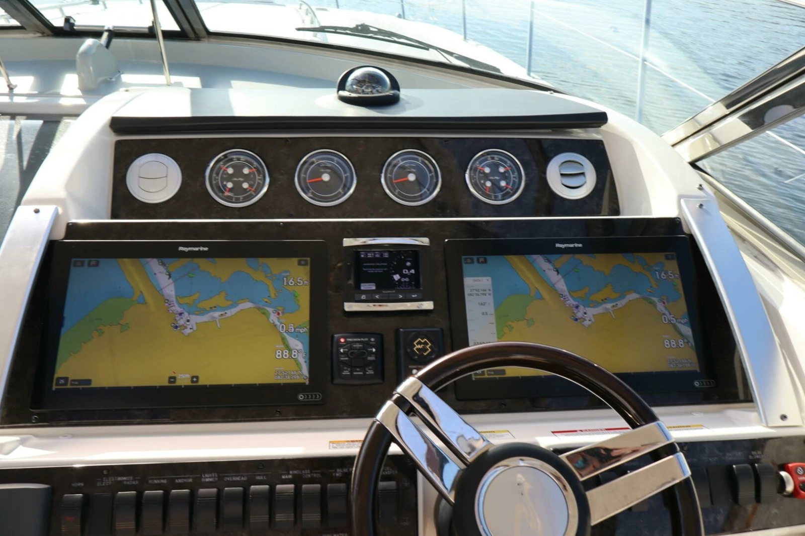 2015 Sea Ray 410 Sundancer photo 32
