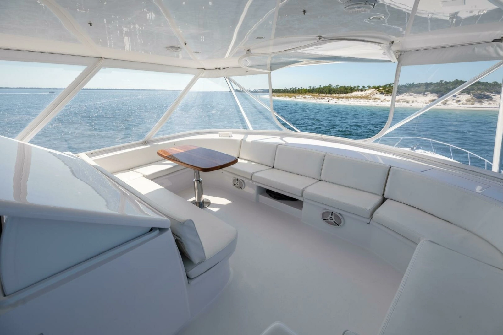 2005 Hatteras 68 Convertible photo 32