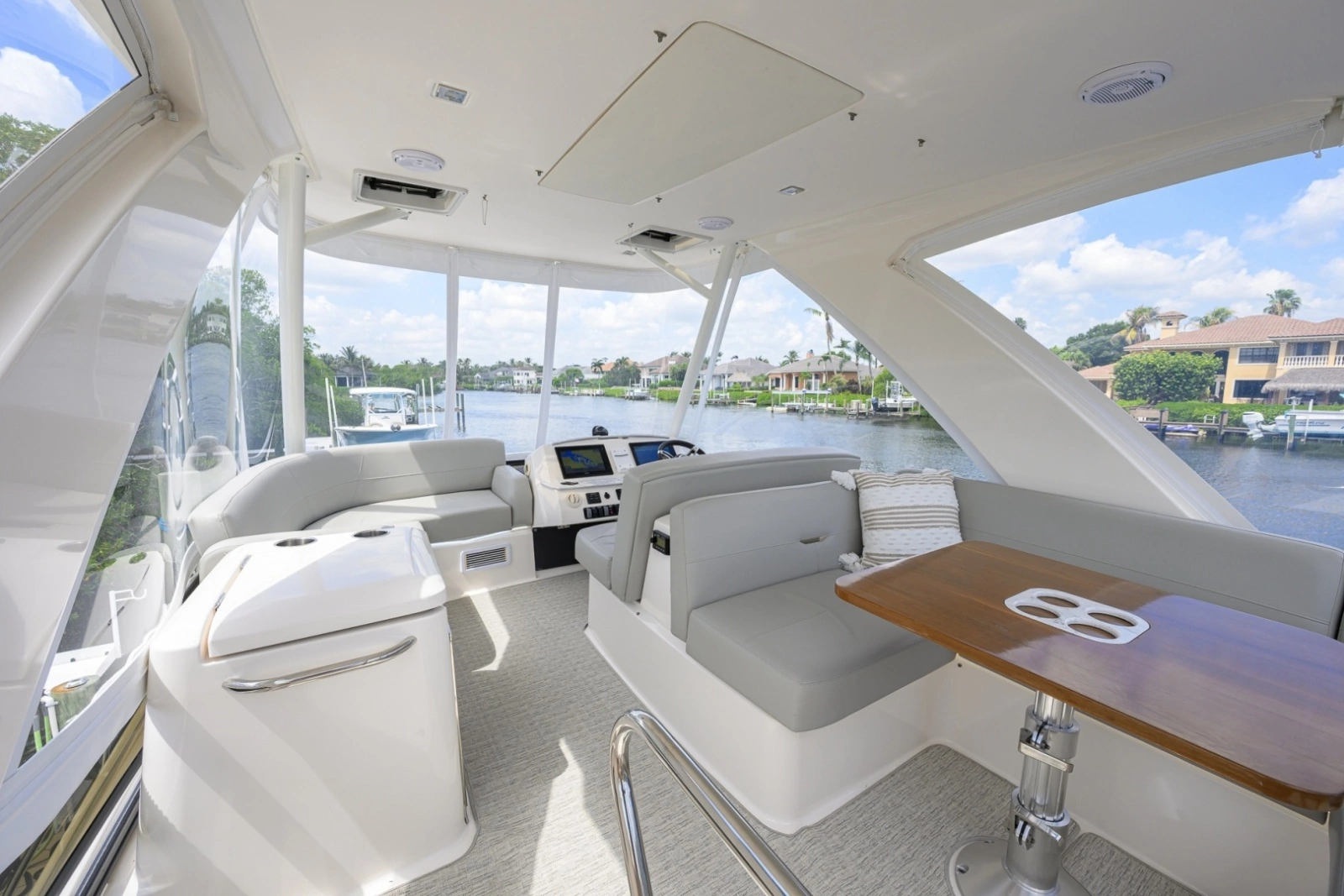 Tiara 44 Daybreak - Exterior Flybridge