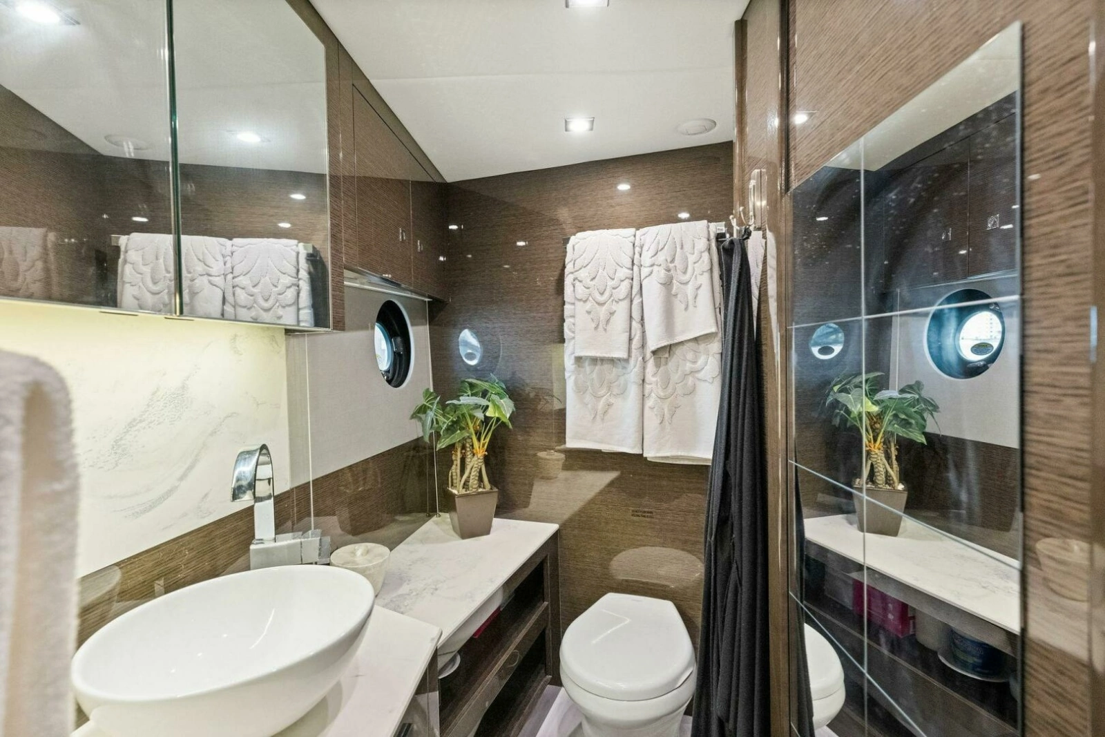 2020 Cruisers Yachts 46 Cantius photo 36