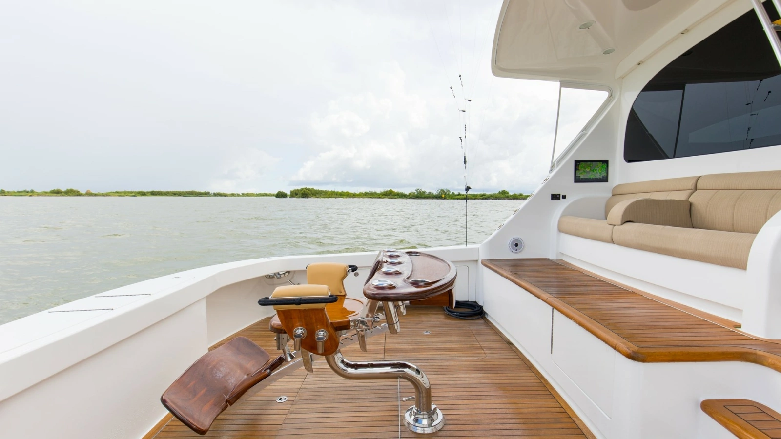 2017 72 Viking Enclosed Bridge Share-E Rear Deck (8)