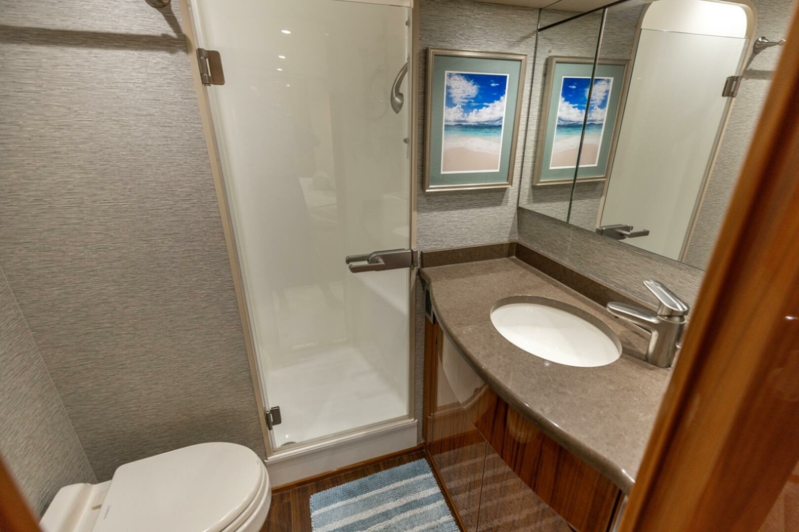 62' 2015 Viking 62 Convertible
