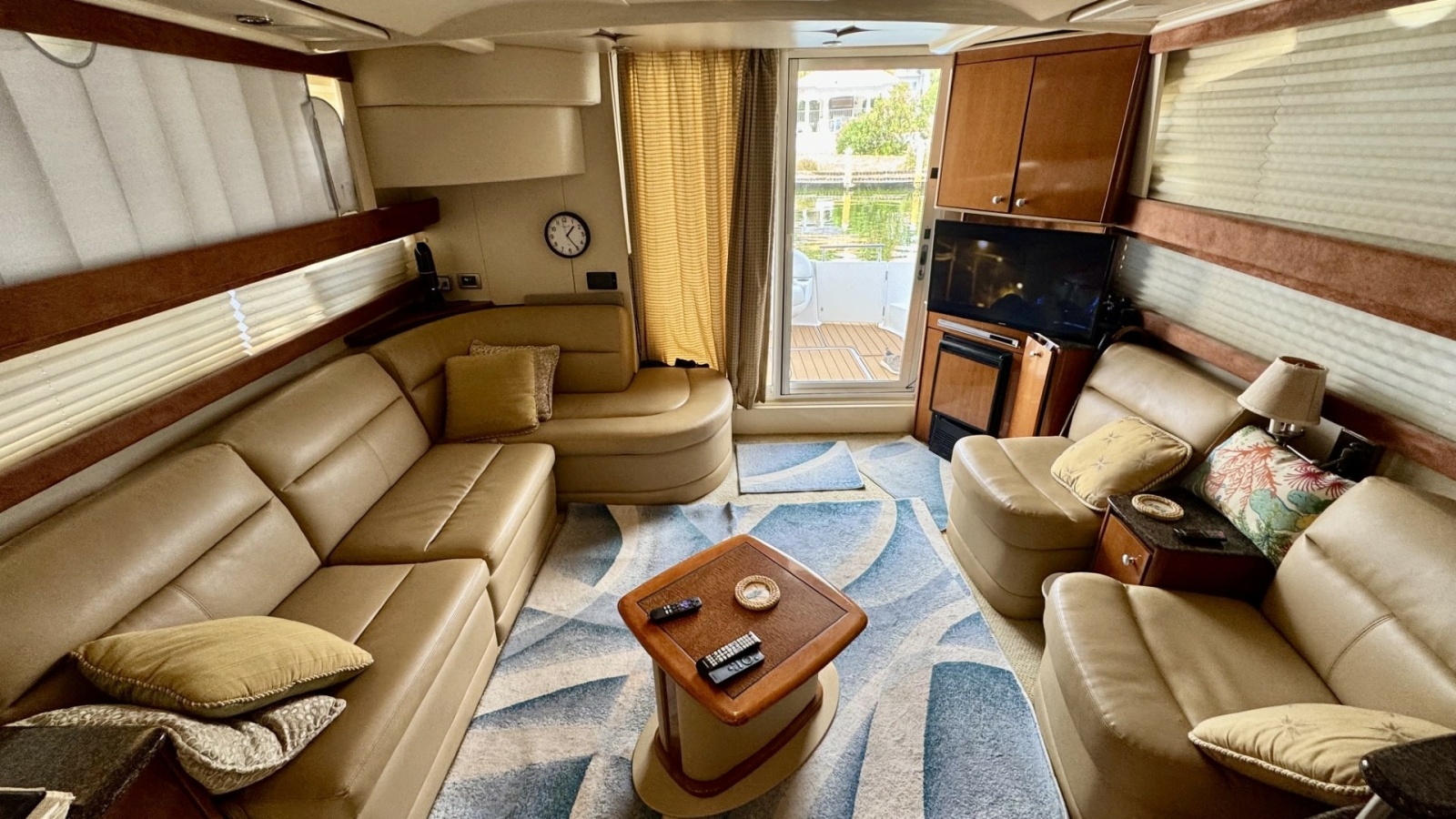 Spacious Salon with Plush Seating
