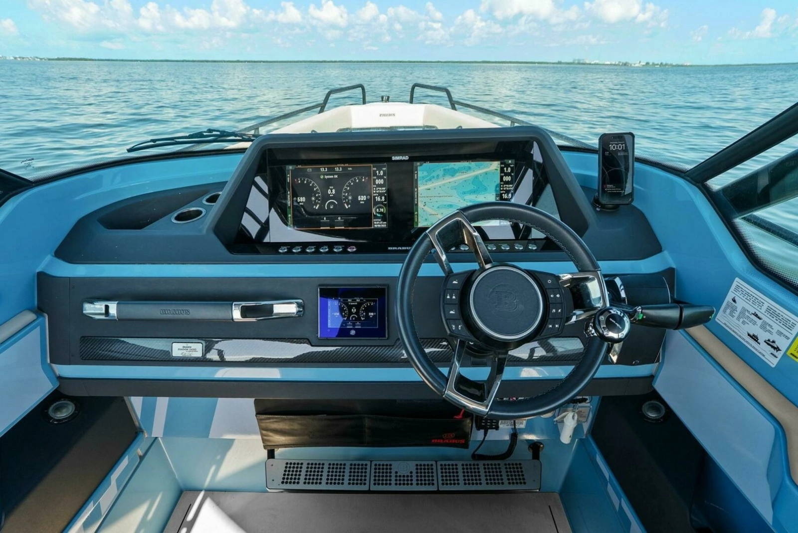 2022 Axopar Brabus Shadow 500 TT - Helm