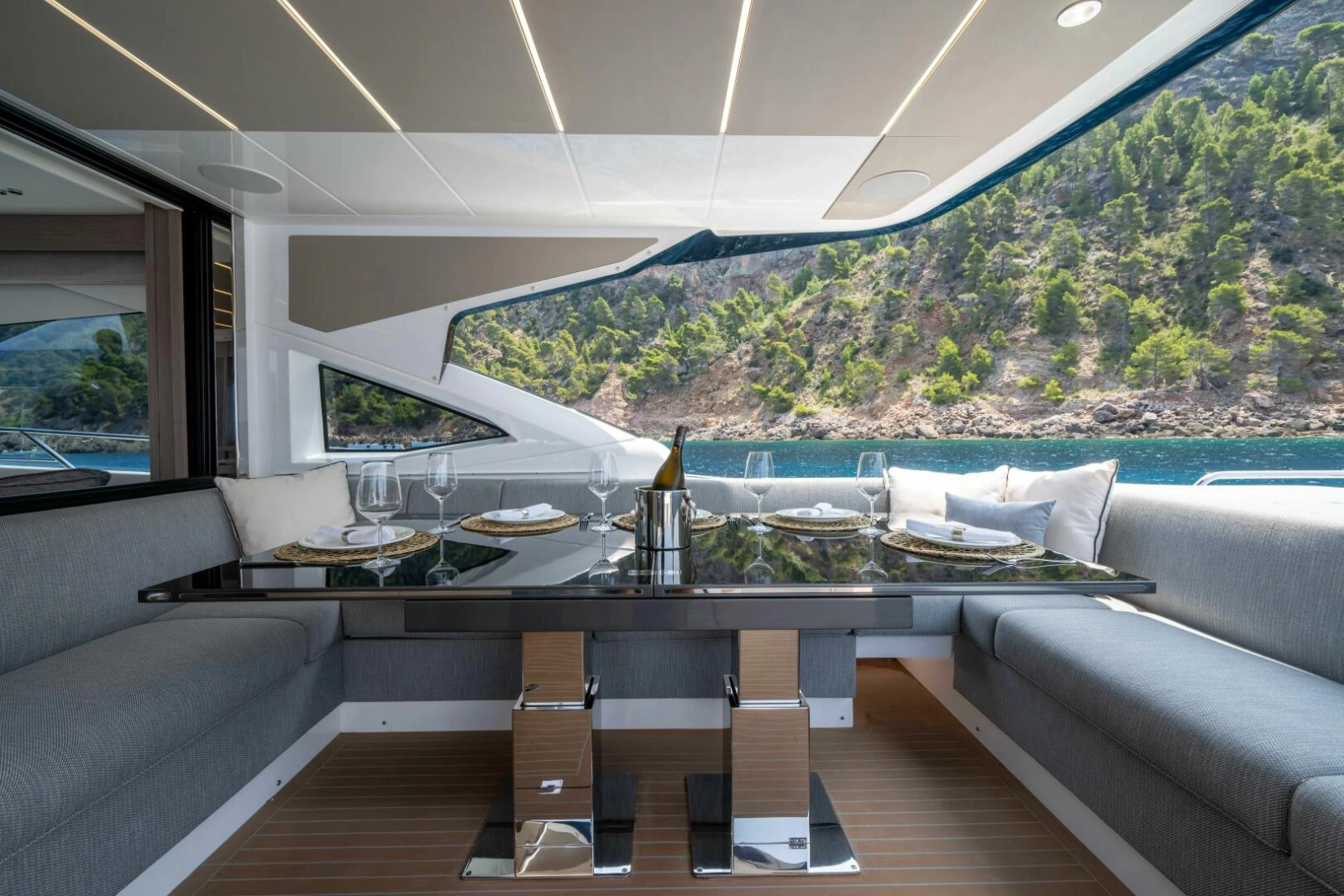 75 SPORT YACHT 75ft Sunseeker Yacht For Sale