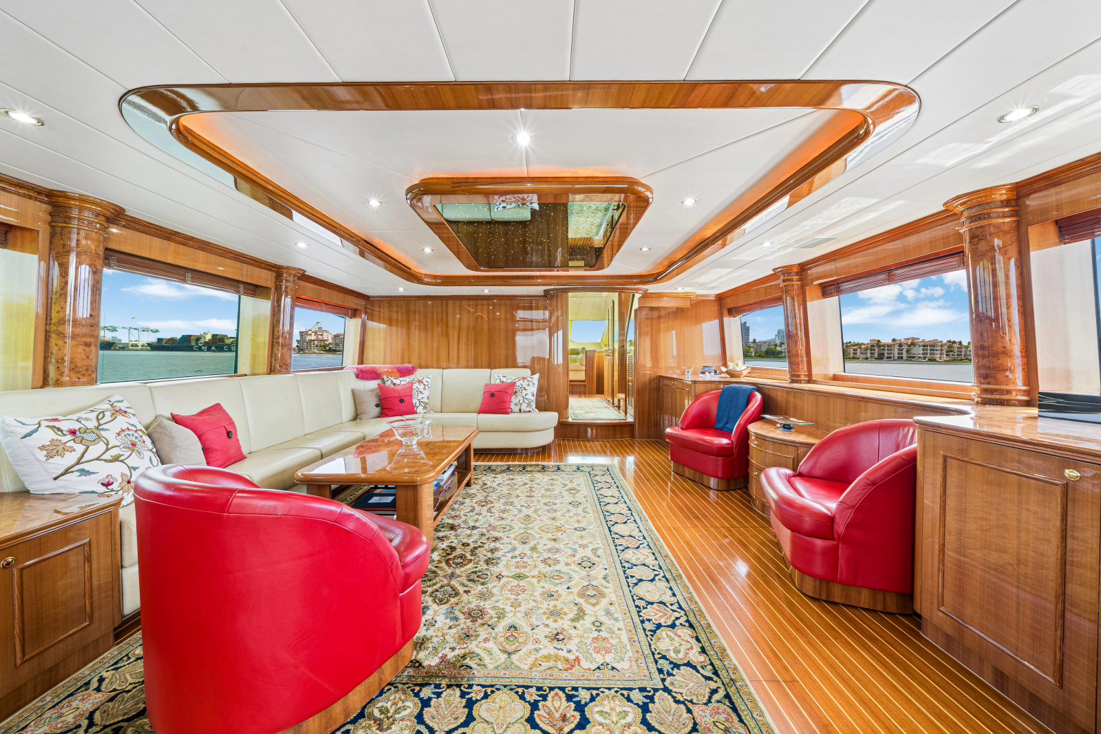 2006 Horizon 82 Skylounge