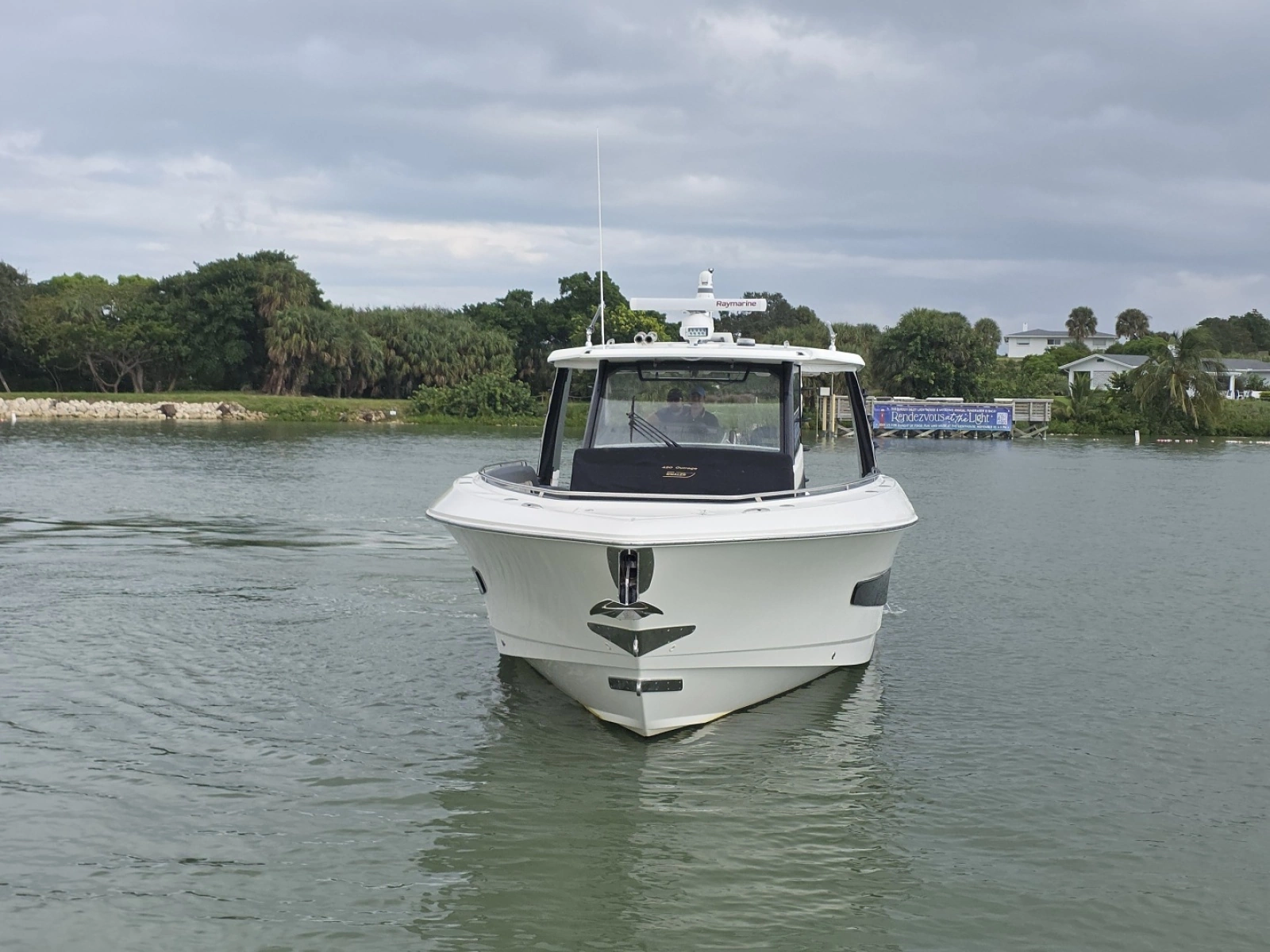 2021 Boston Whaler 420 Outrage BFT- Profile