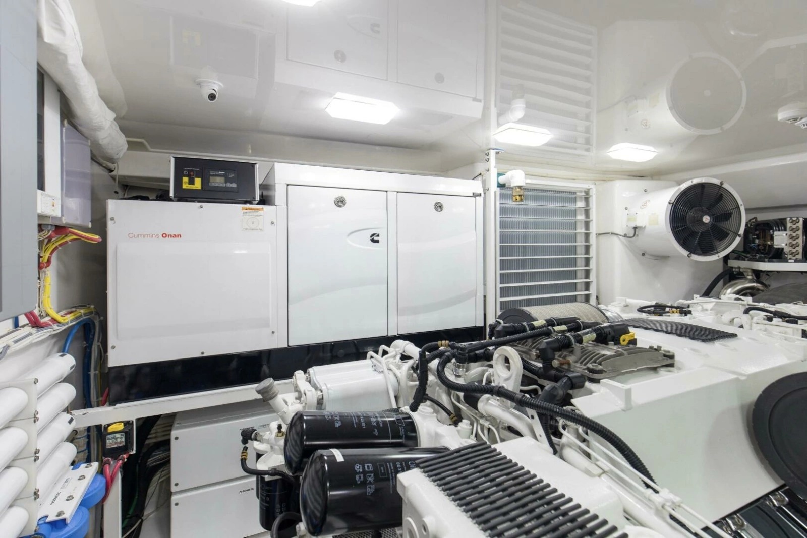 2016 92 Viking Enclosed Bridge Touche Engine Room (4)