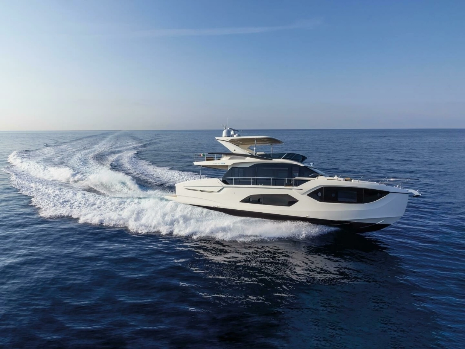 2027 60 Absolute Flybridge - Profile