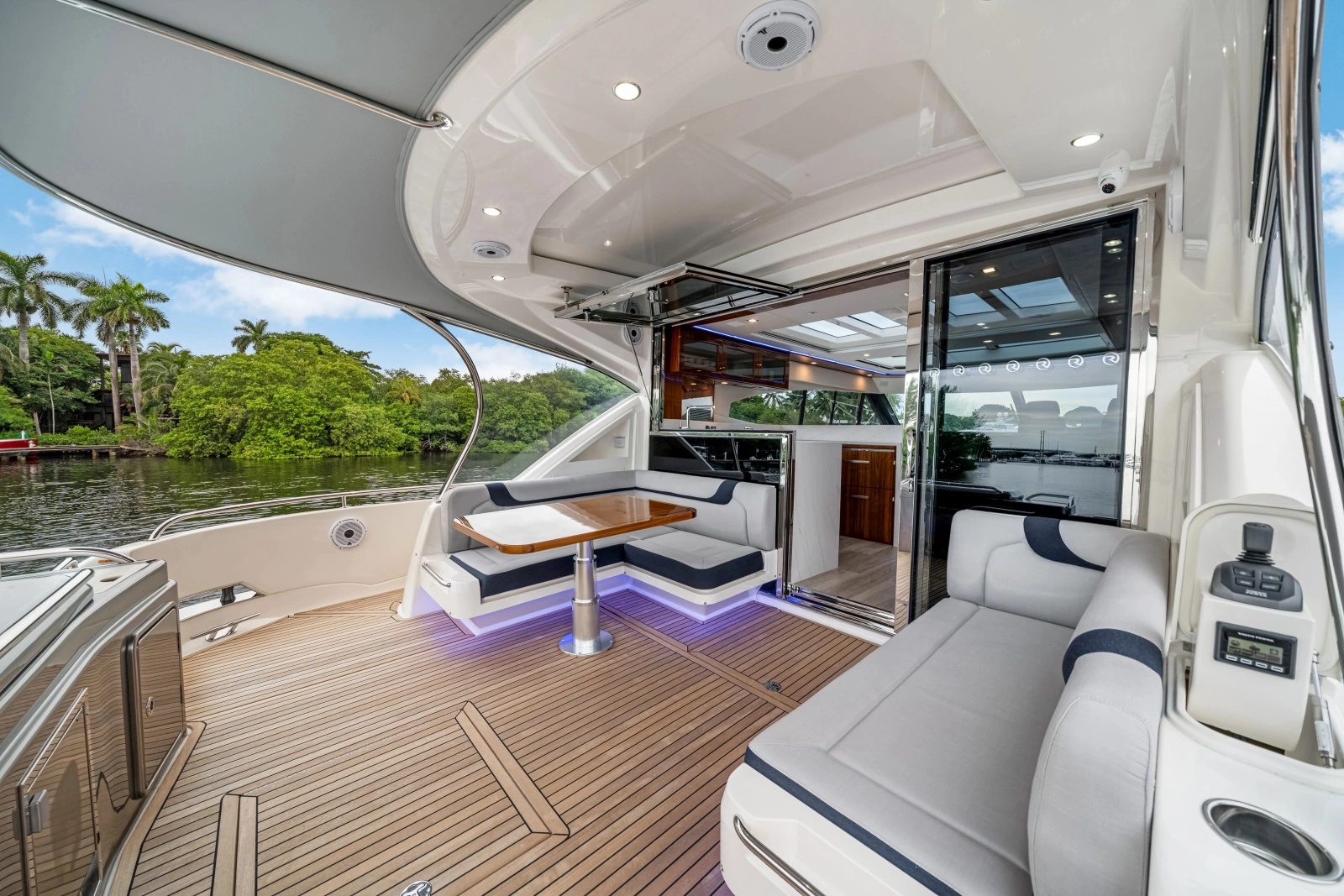 6000 SPORT YACHT 60ft Riviera Yacht For Sale