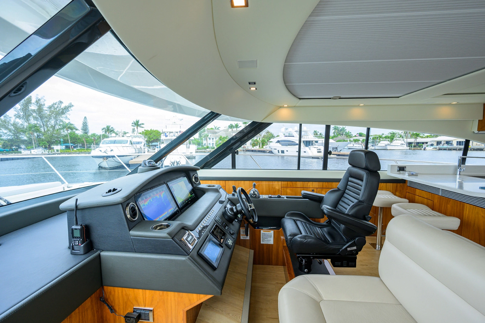 2019 Riviera 5400 Sport Yacht