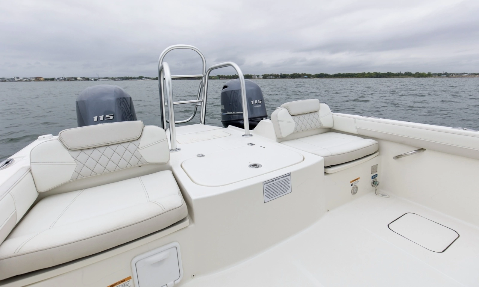 2024 World Cat 230 DC Aft (3)