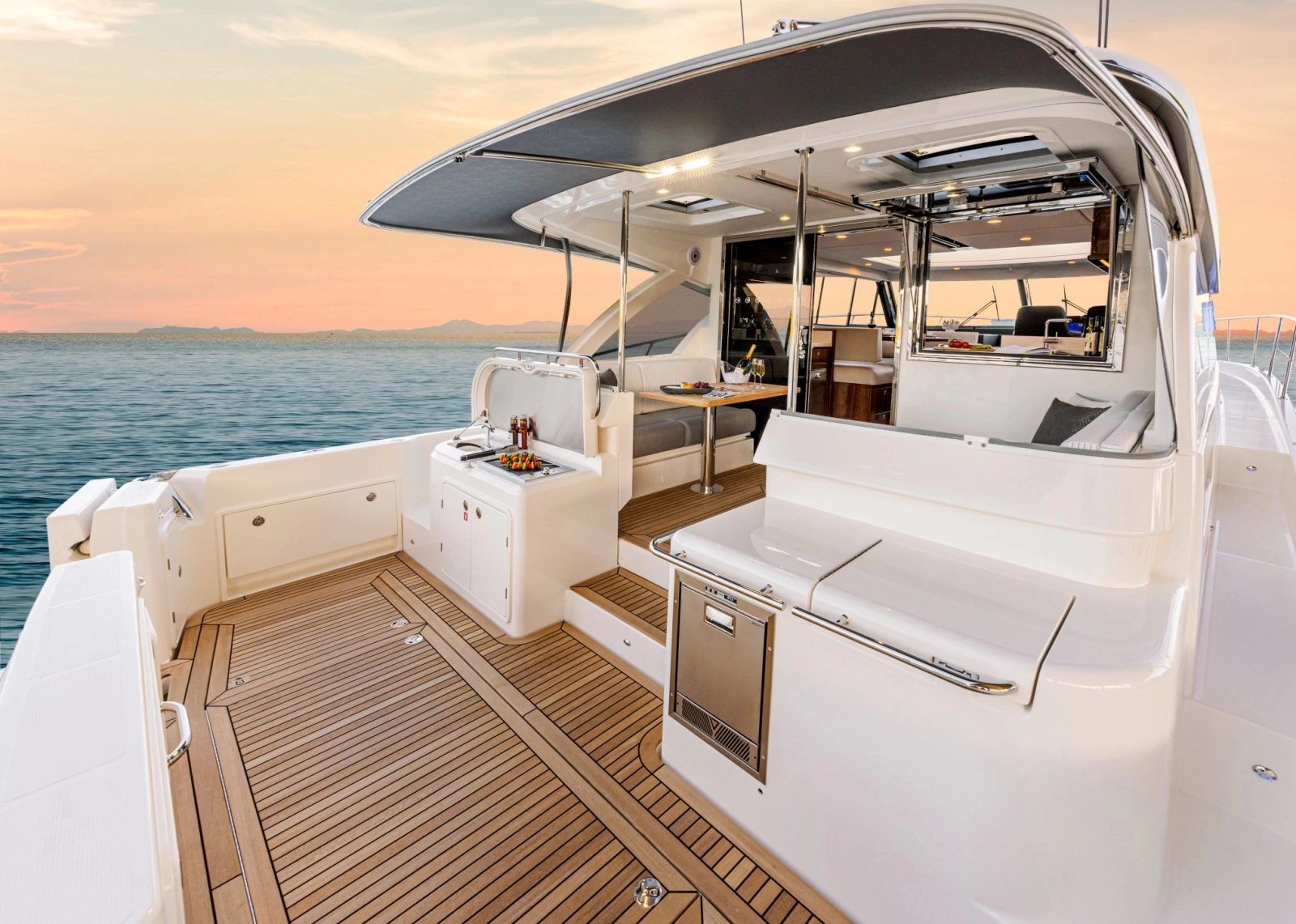 465 SUV 46ft Riviera Yacht For Sale
