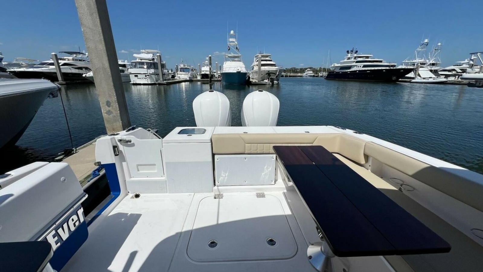 34' 2019 Everglades 340 Dual Console