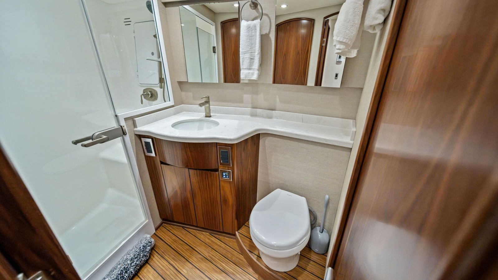 Elegant Ensuite Bathroom