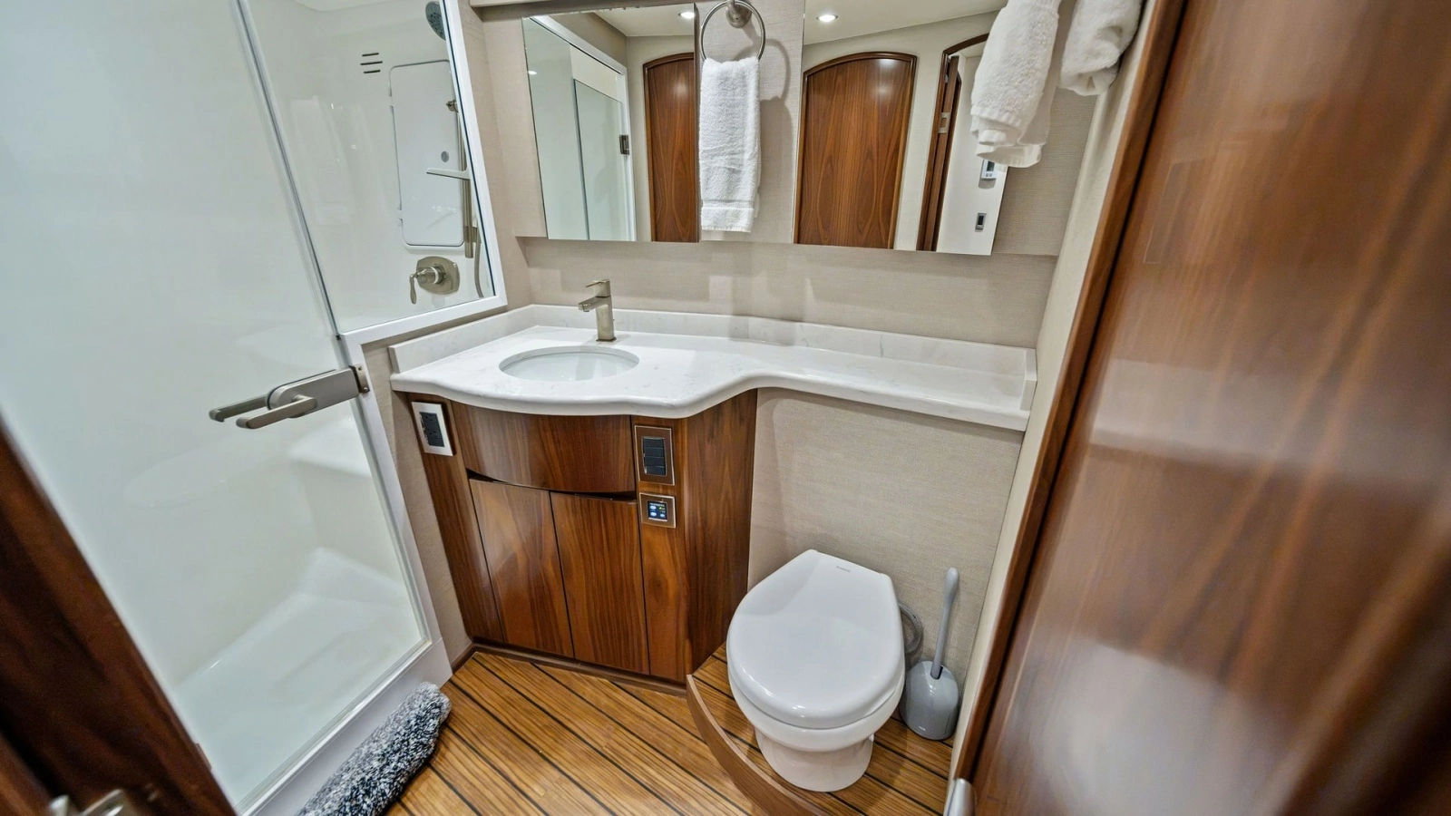 Elegant Ensuite Bathroom