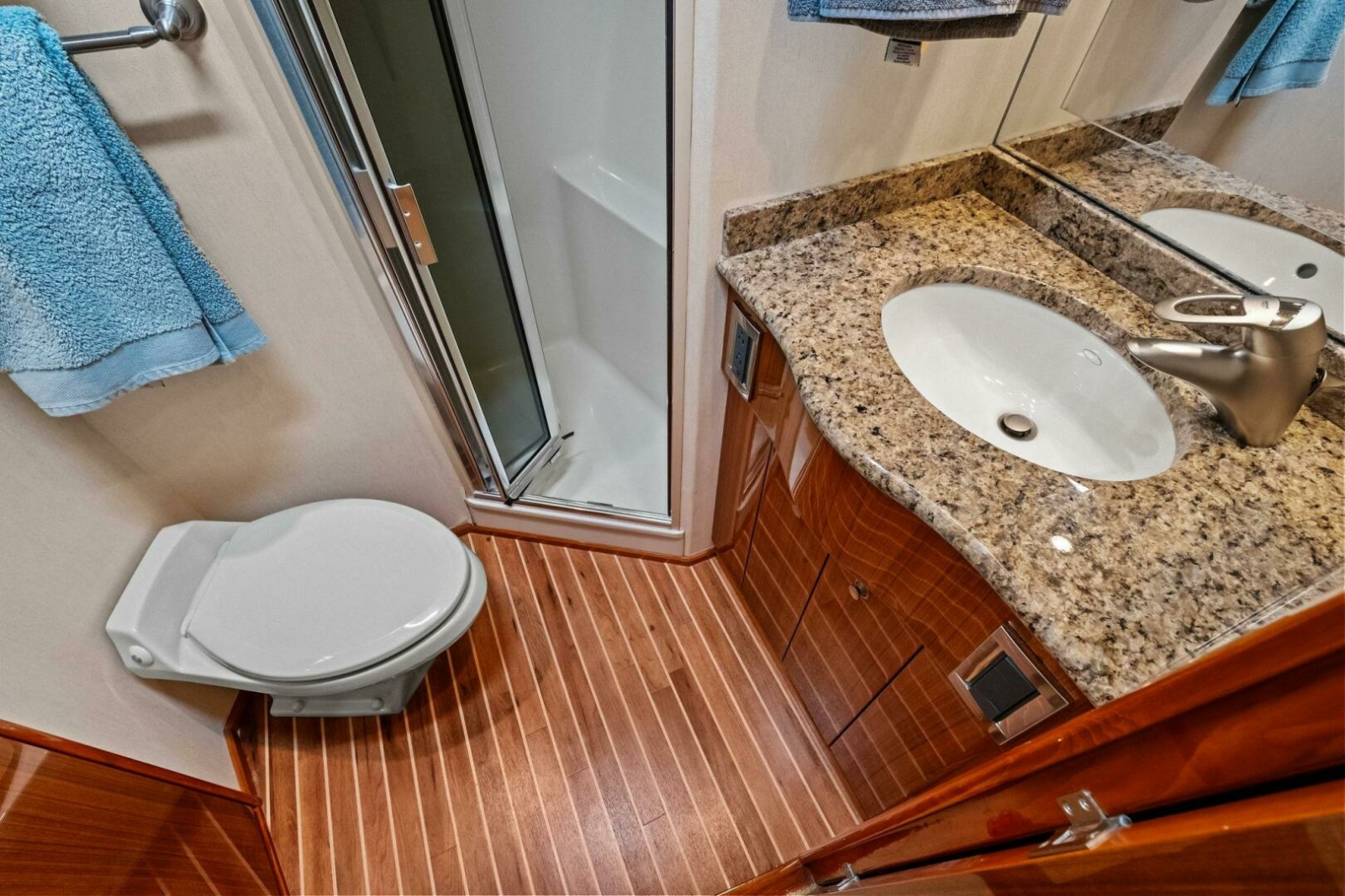 64' 2008 Viking 64 Convertible