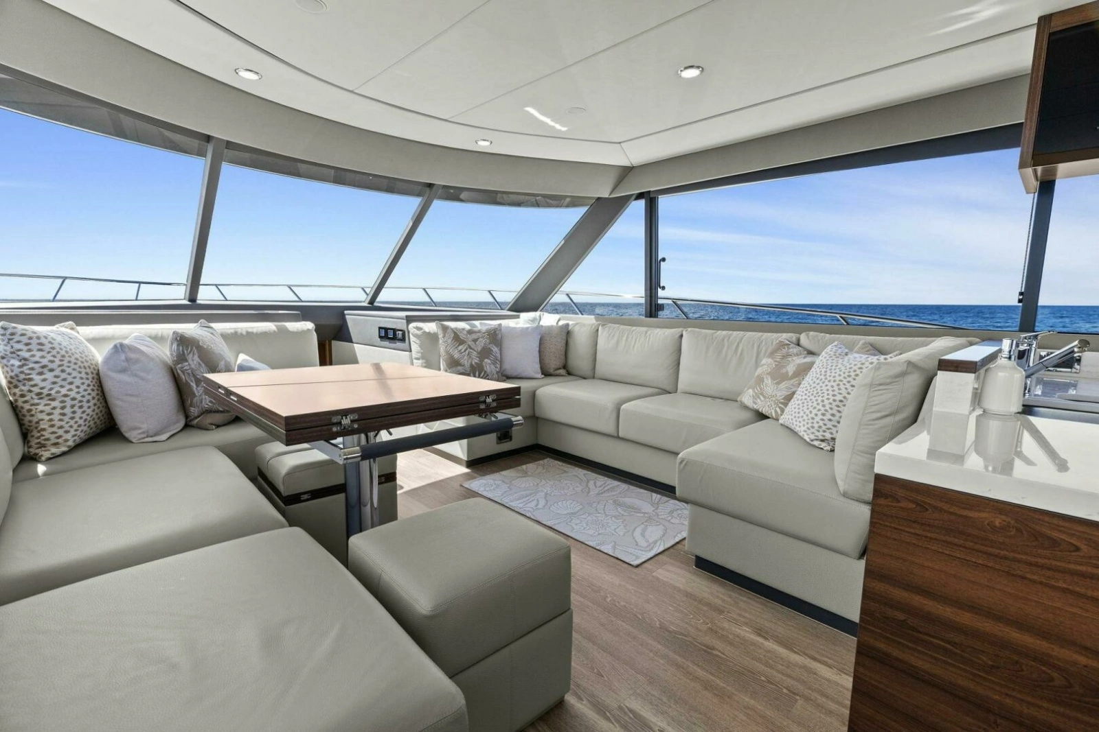 2025 Maritimo M600 - Salon