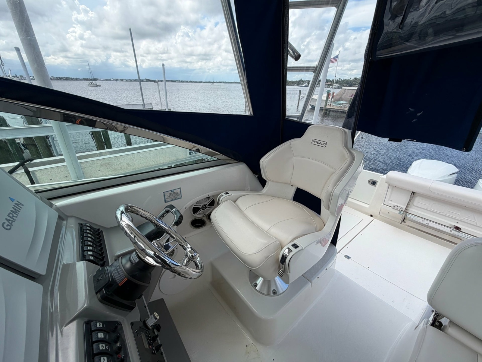 2016 Robalo R305
