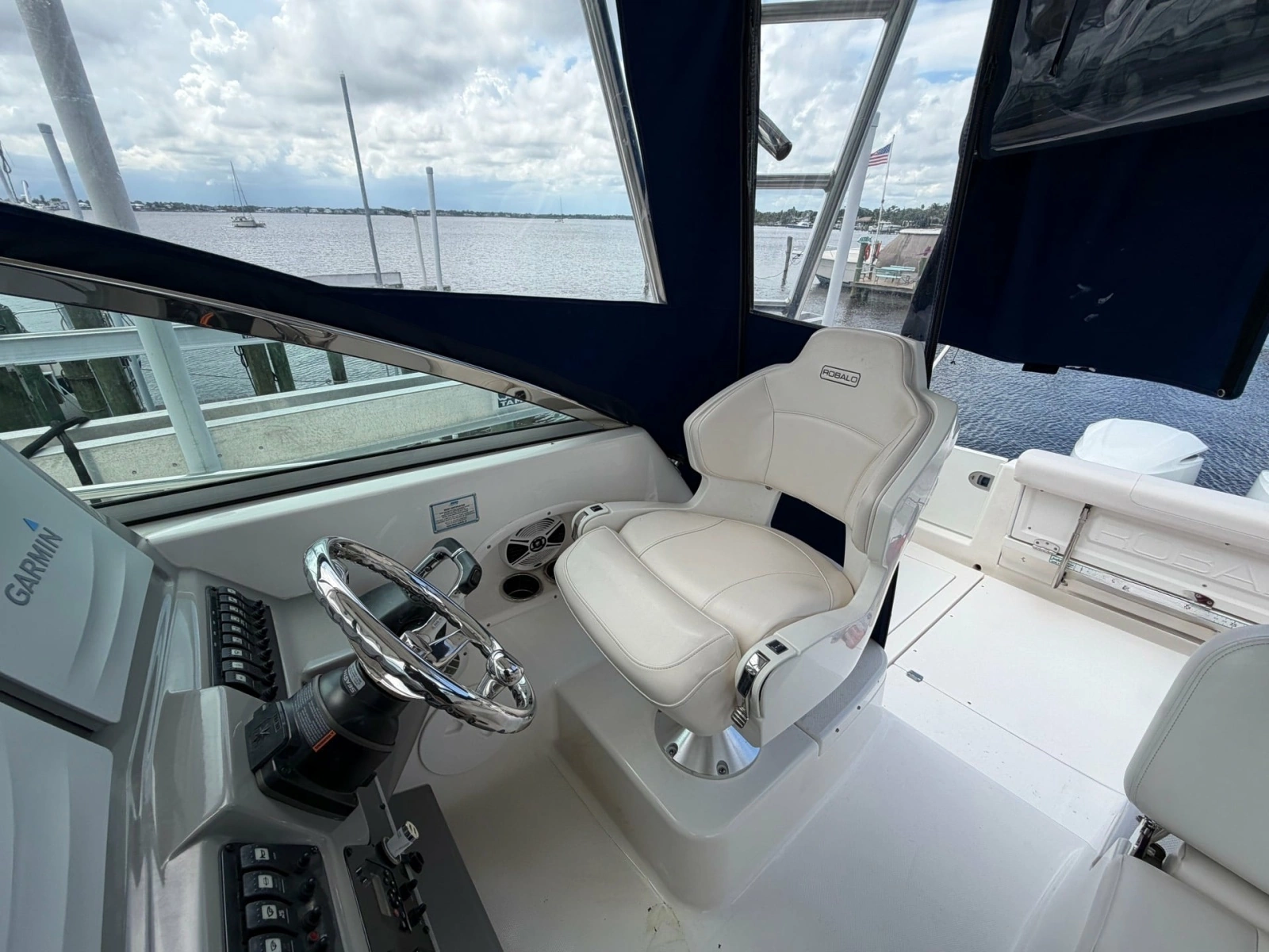2016 Robalo R305