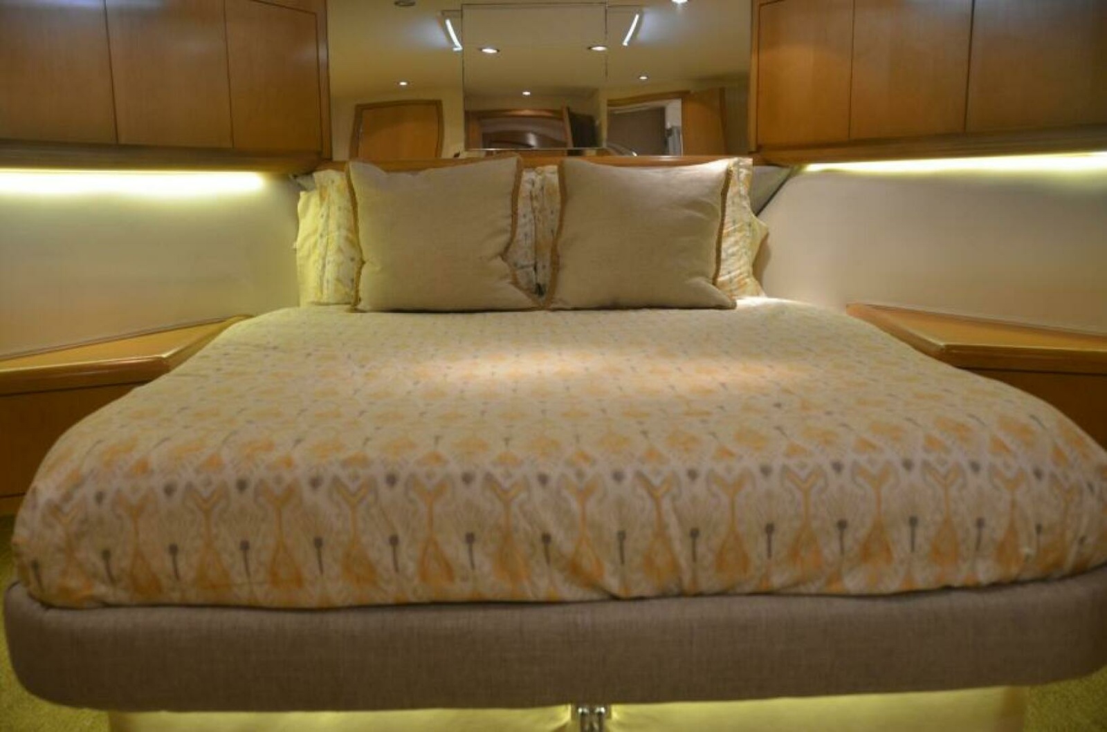 Hatteras SF Down Time - Master Stateroom