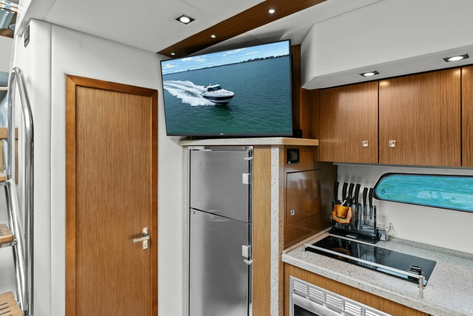 2014 Cruisers Yachts 48 Cantius