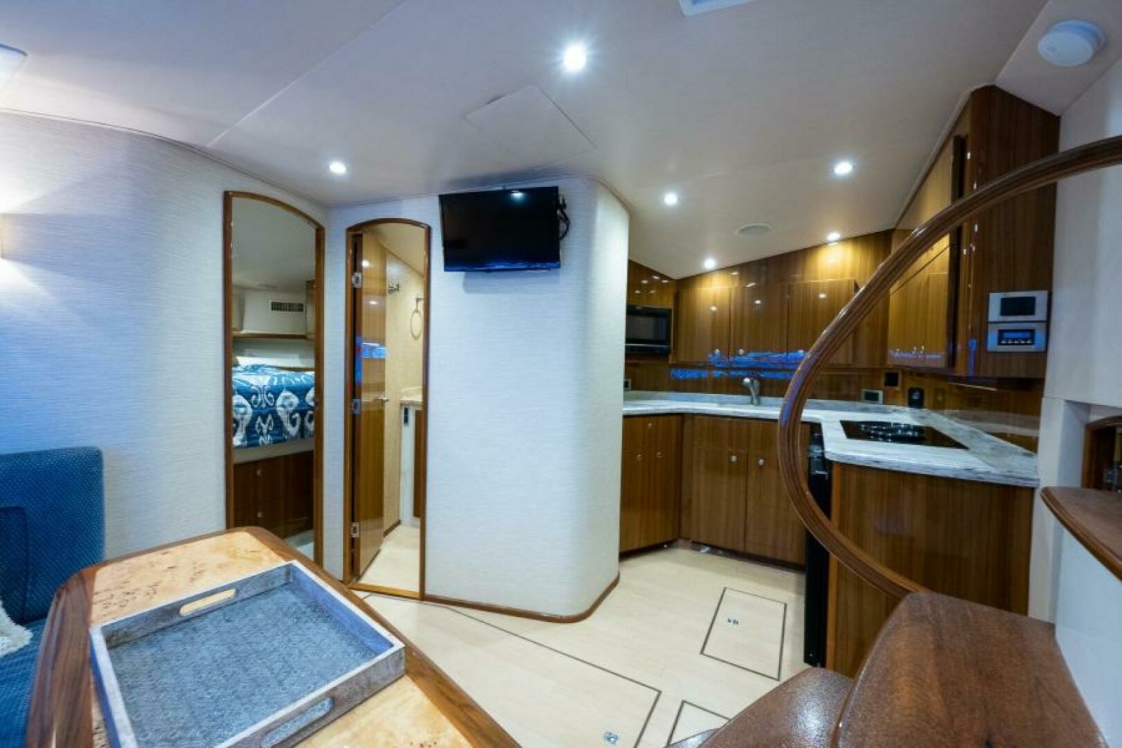 Viking 42 - Drop'Em - Salon