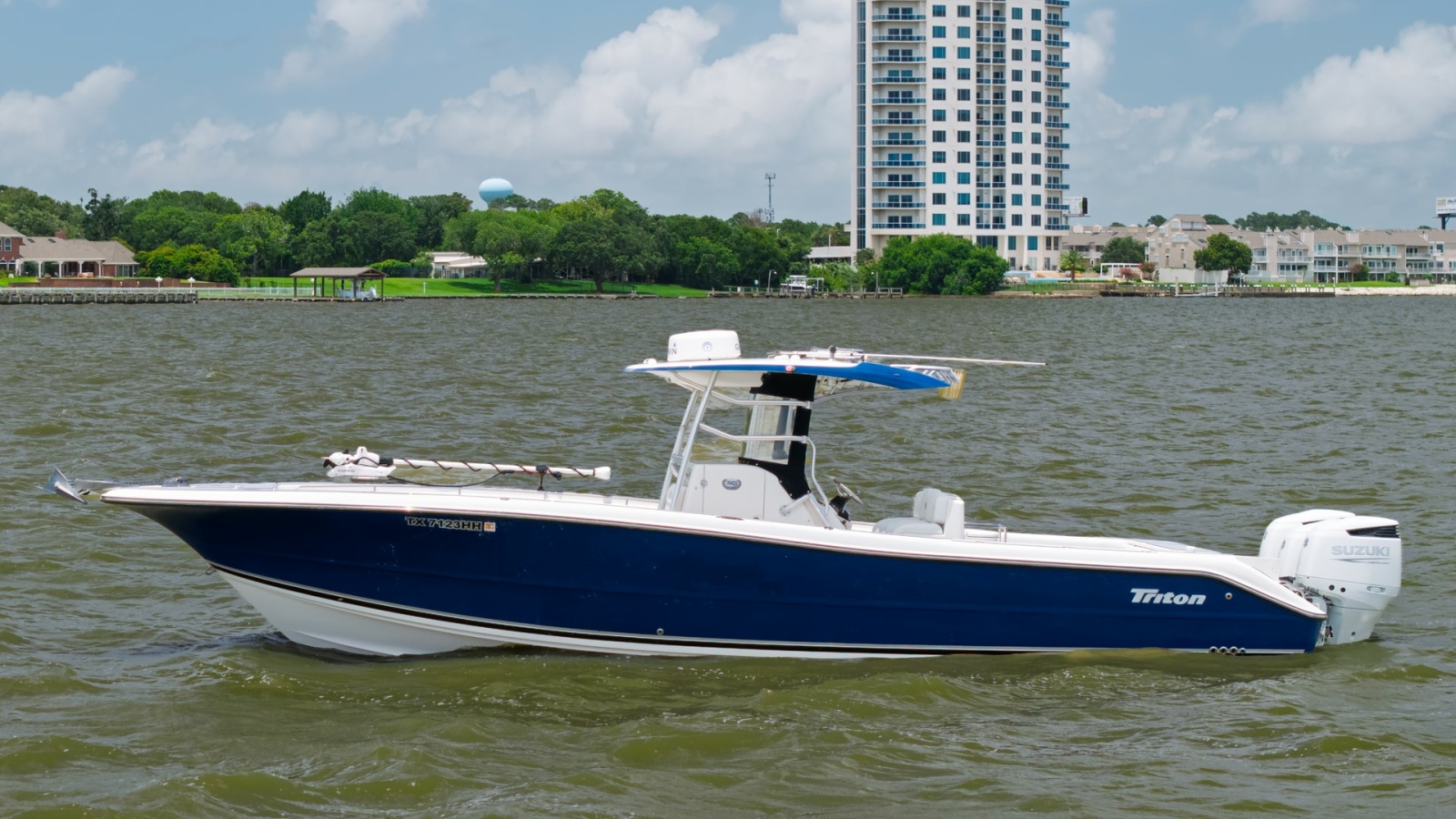 Side Profile of Triton 351 Center Console