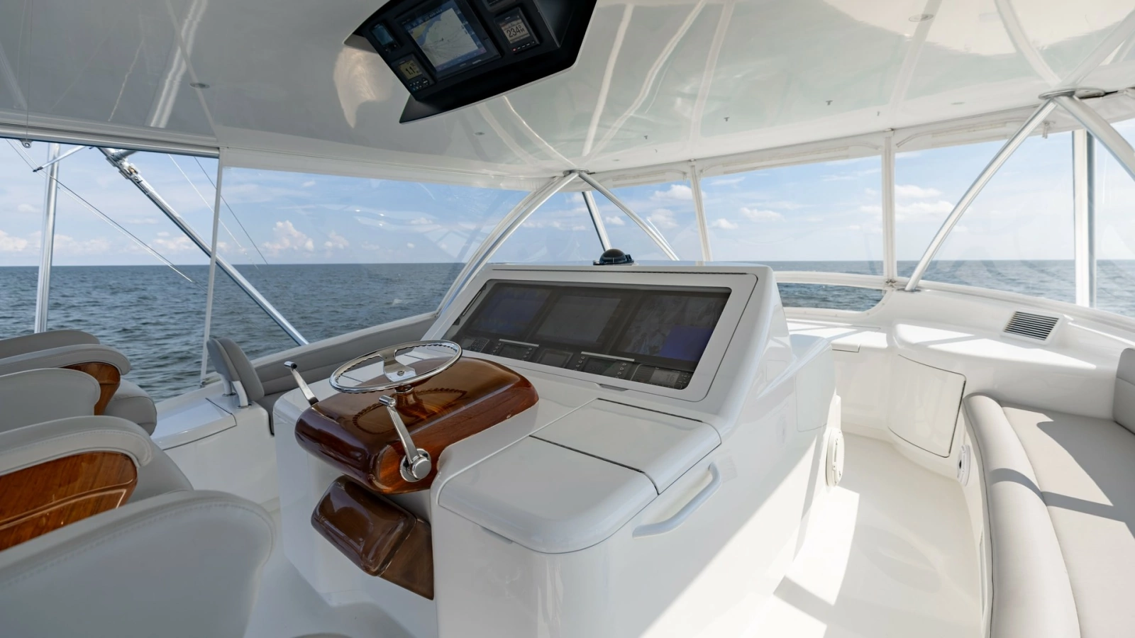 Flybridge Helm Station