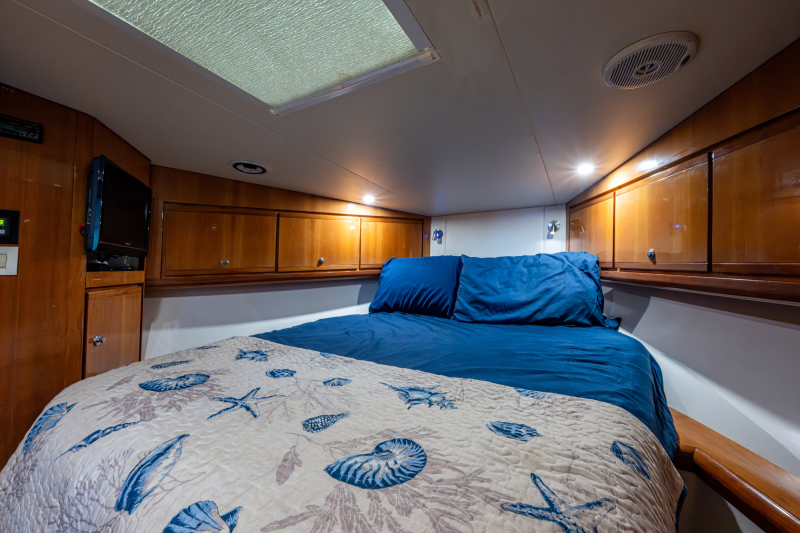 2001 Bertram 390