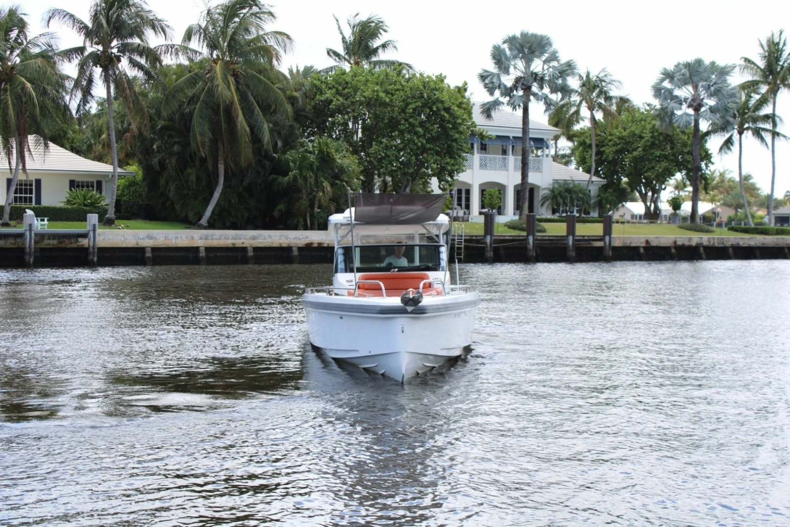 Axopar 37 - Exterior Profile
