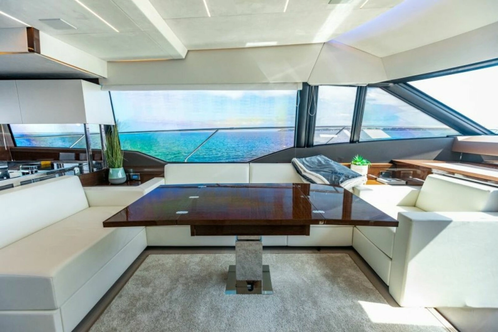 2020 Prestige 630 FB  Dinnette 1