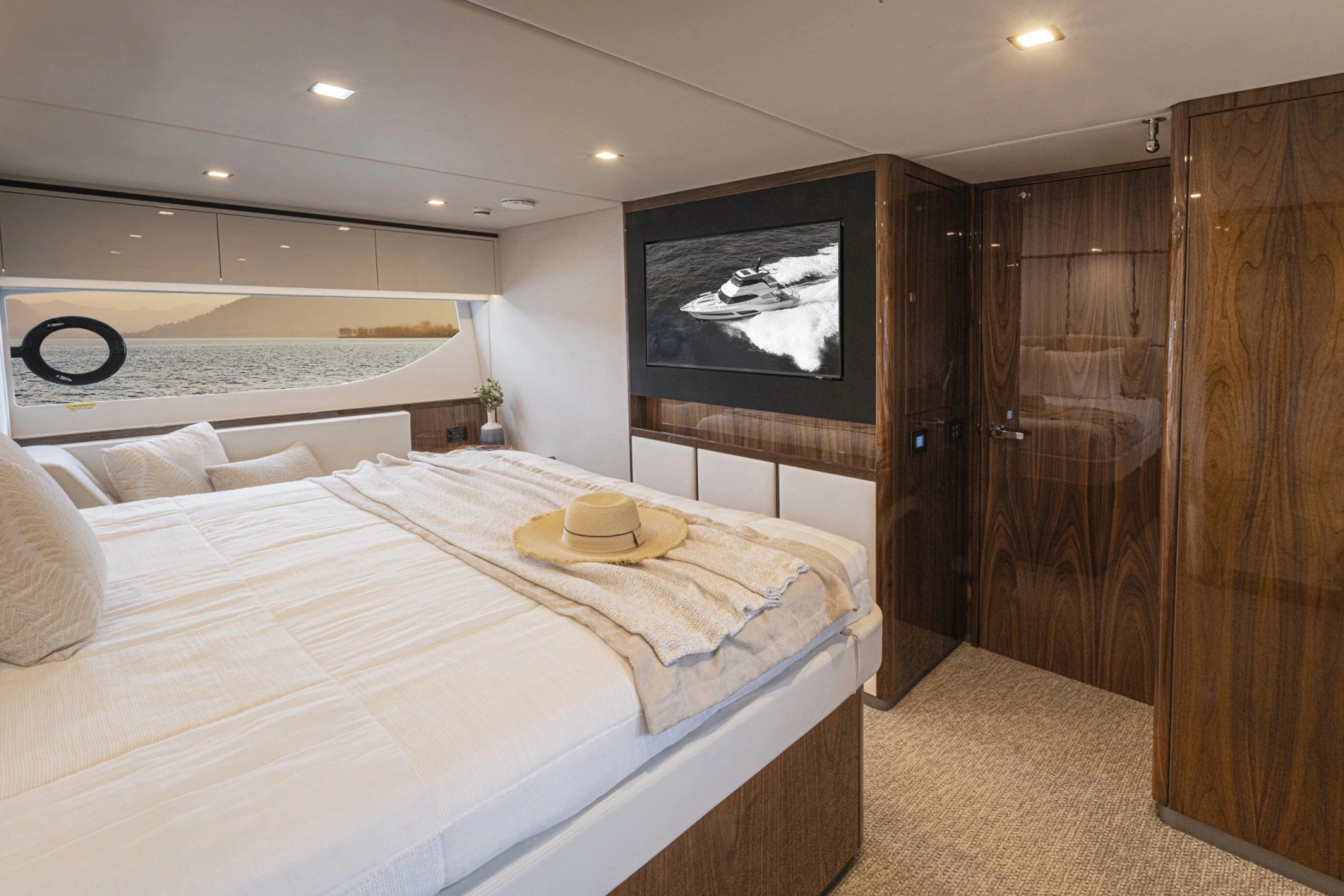 64 Sports Motor Yacht 64ft Riviera Yacht For Sale