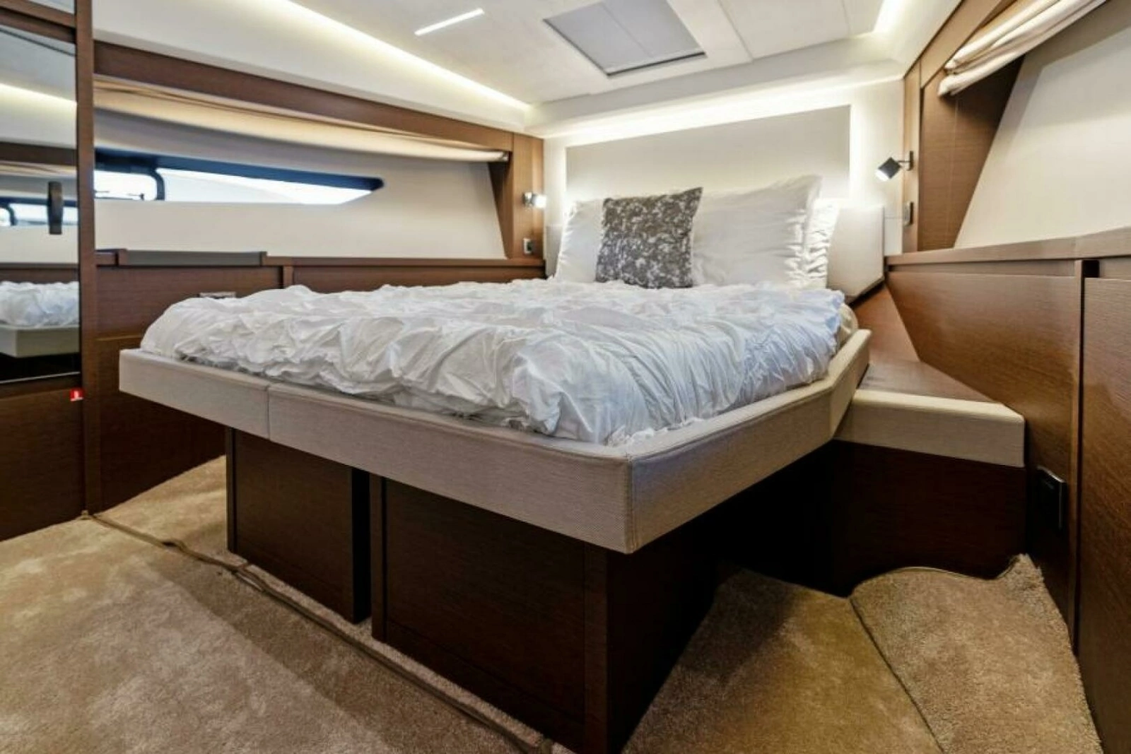 2020 52 Prestige Flybridge - Vacay - VIP Stateroom