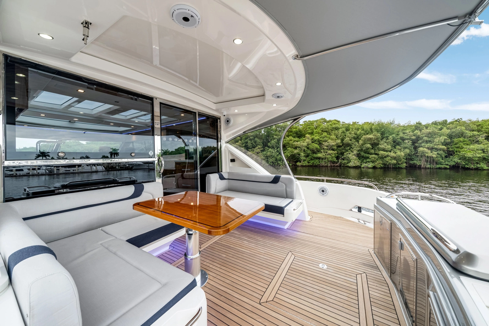 6000 SPORT YACHT 60ft Riviera Yacht For Sale