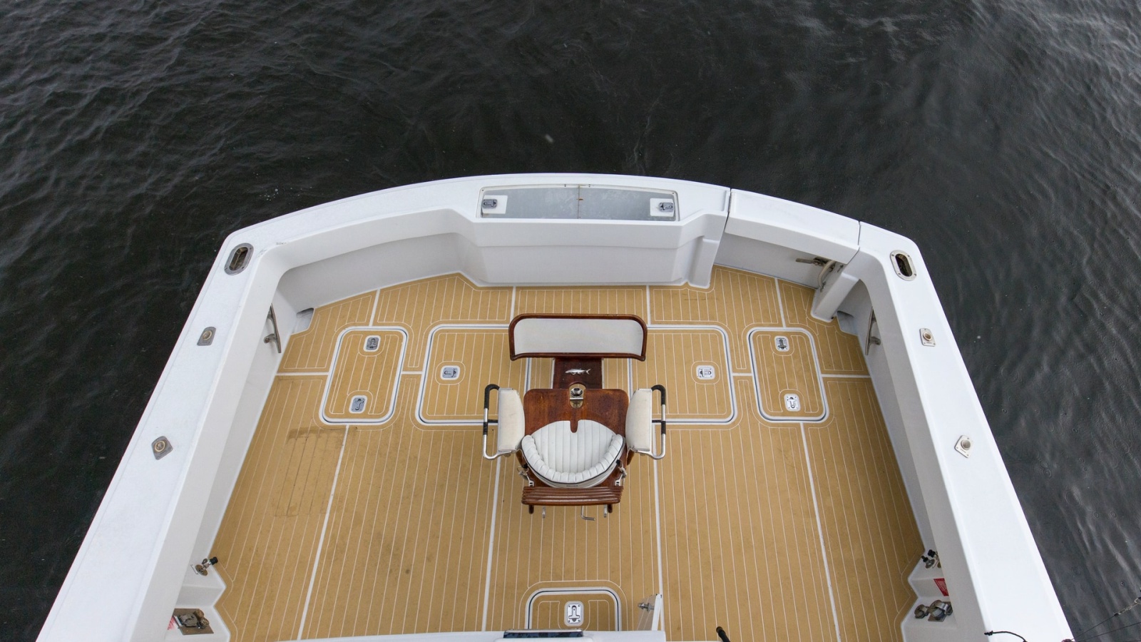 1999 Hatteras 60 Enclosed Bridge Better Days Rear Deck (2)