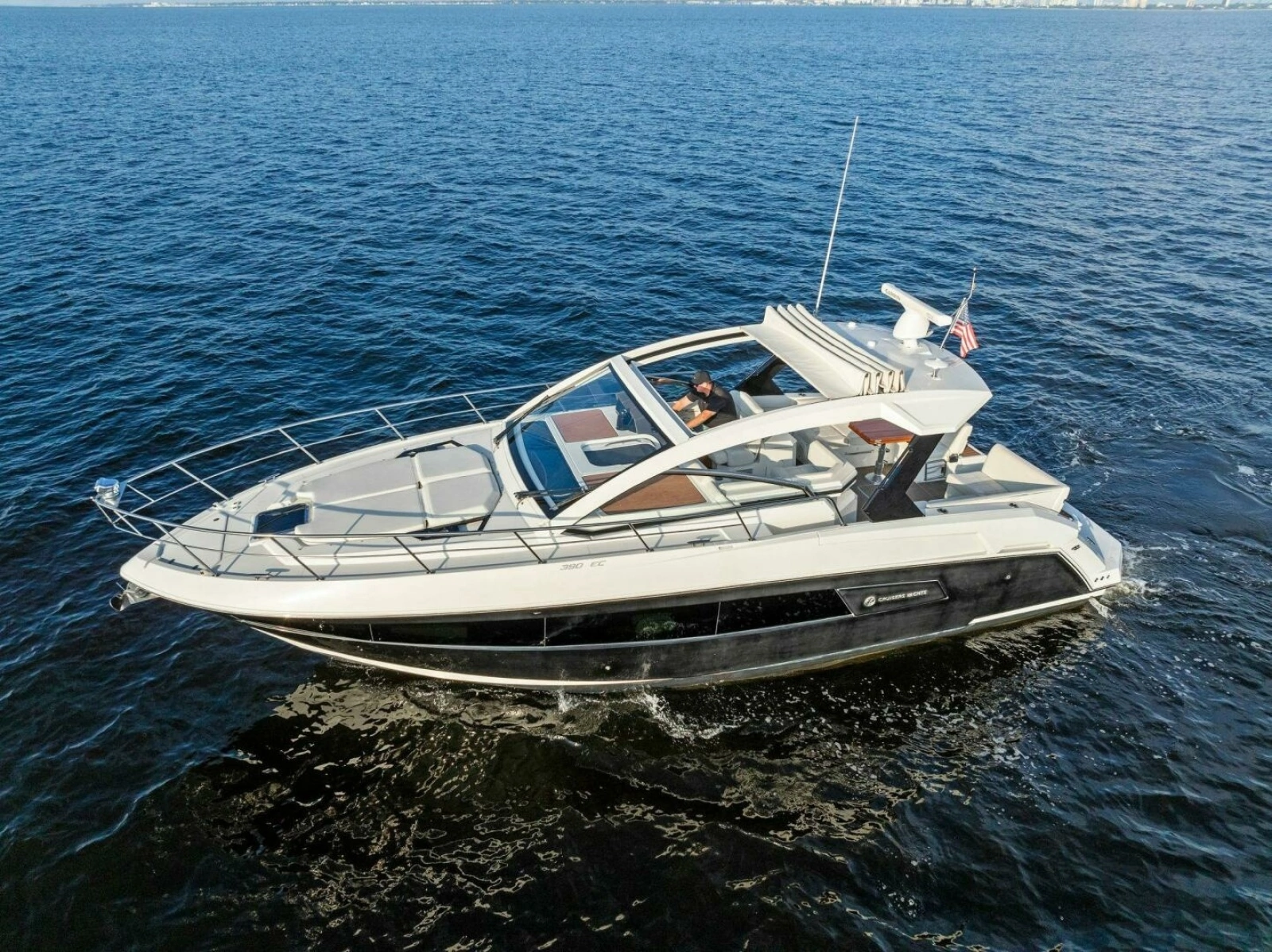 2015 Cruisers 390 EC 'Blue Runner'