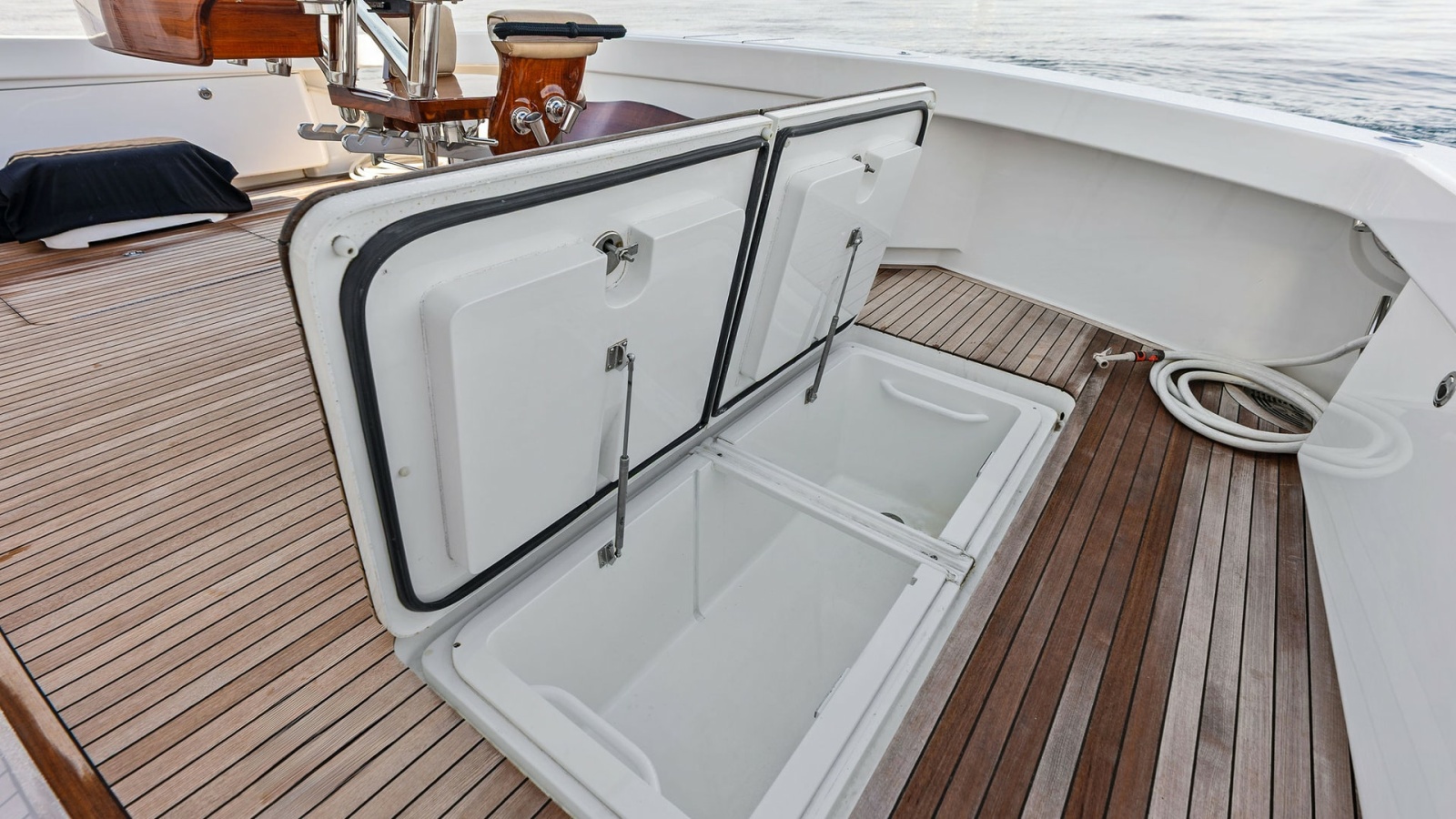 Cockpit Deck with Storage Hatch