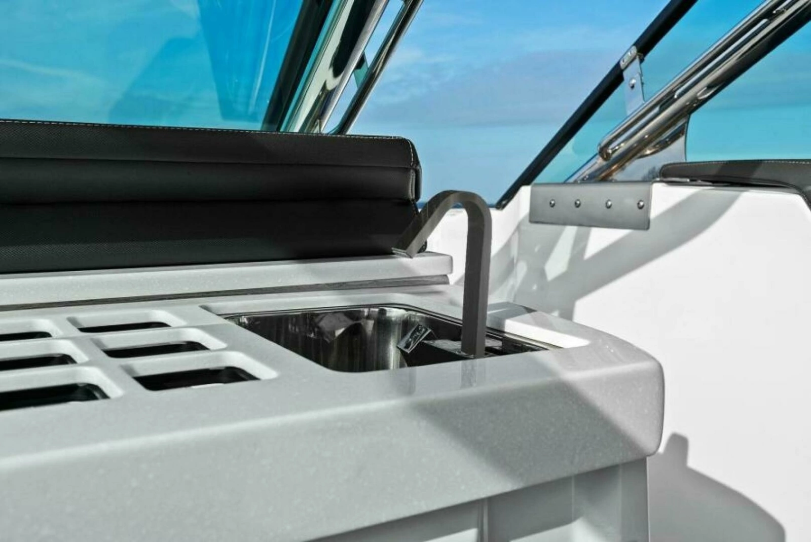 2023 Monterey 385 SS - Sink