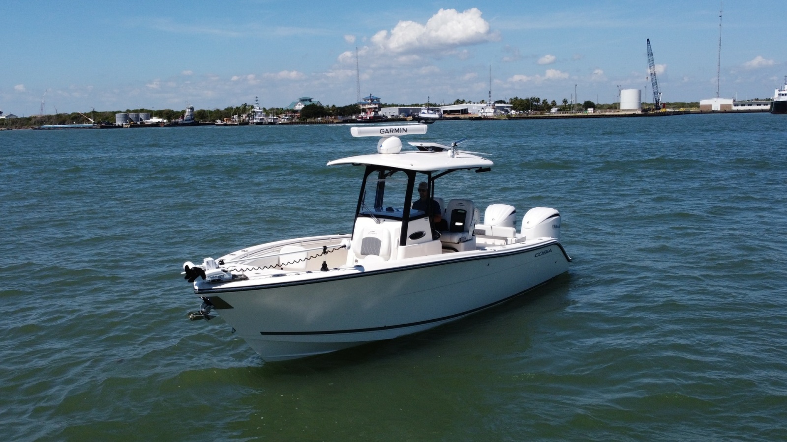 Cobia 280 Center Console Exterior