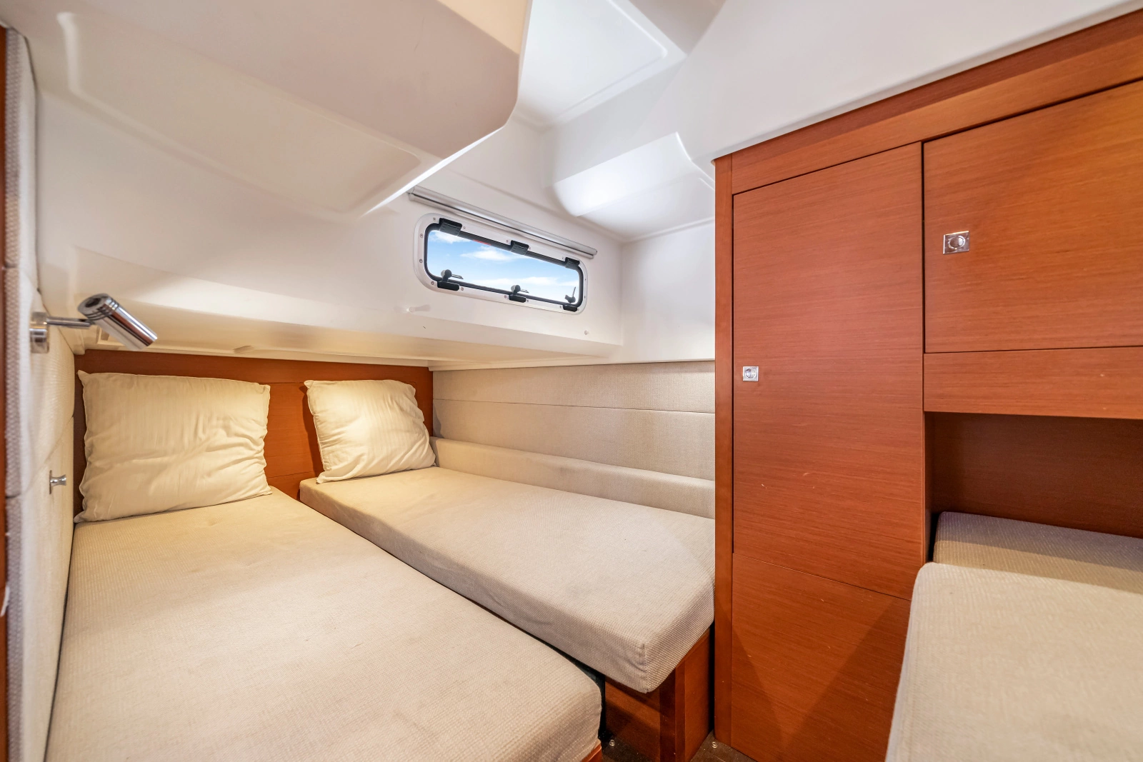 2016 Jeanneau Leader 36
