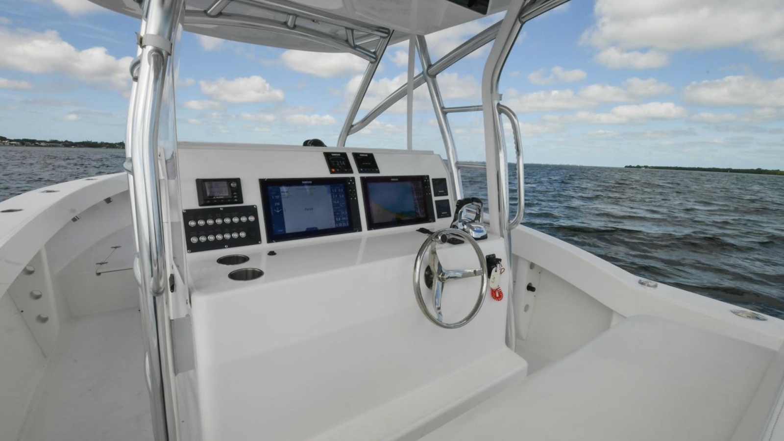 33' 2019 Ocean Master 336 Center Console