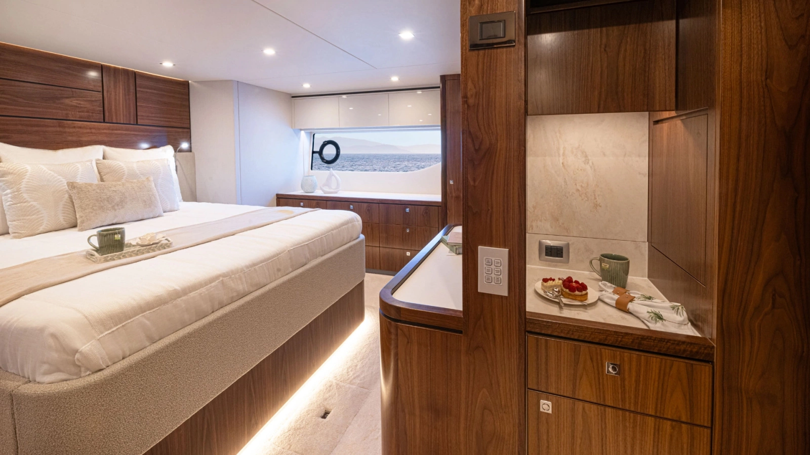 6200 SPORT YACHT 62ft Riviera Yacht For Sale
