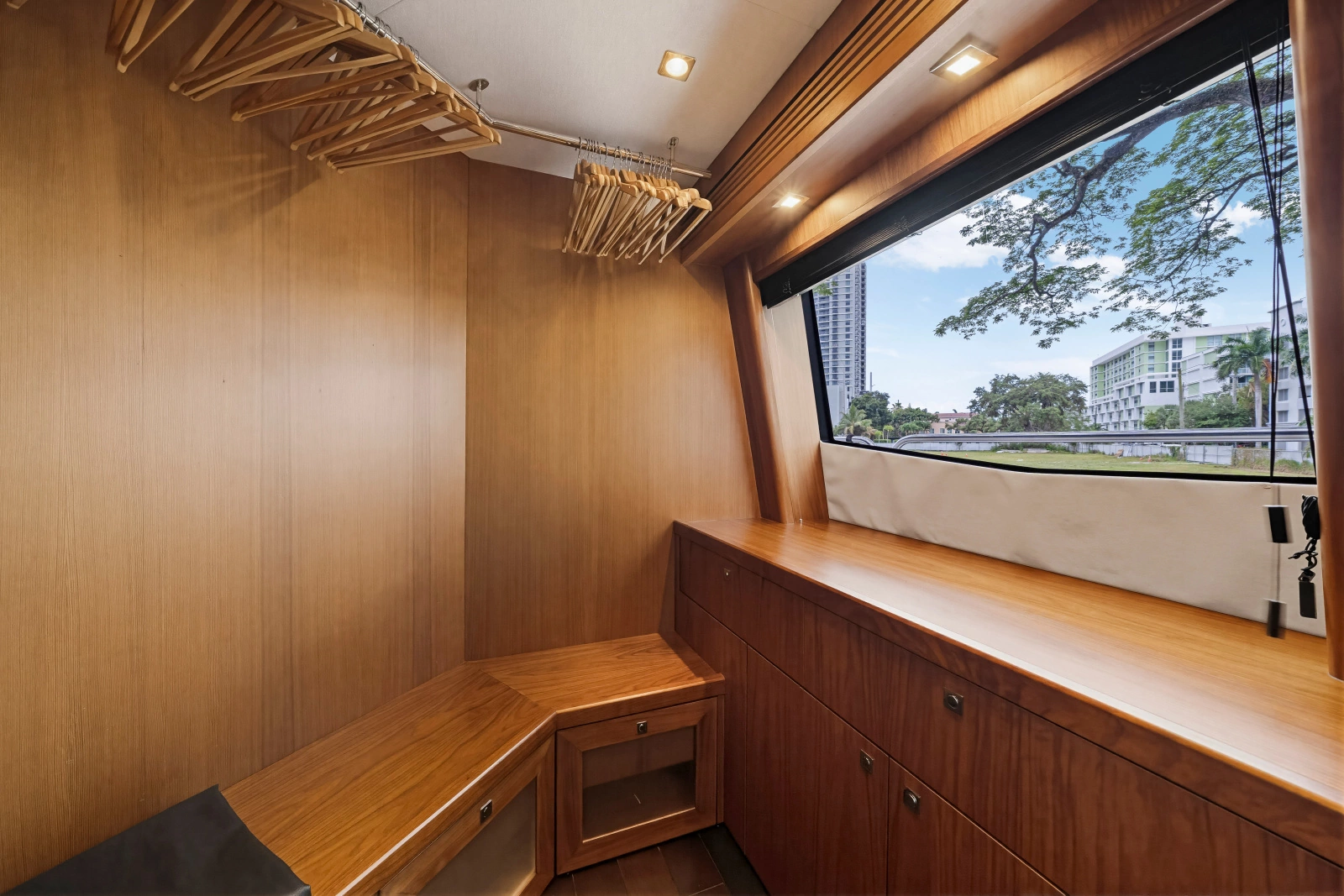 2010 Sunseeker 34 Metre Yacht