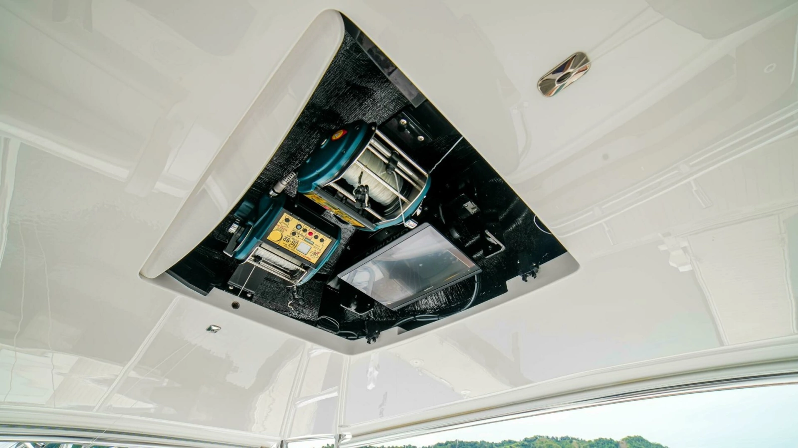 2023 Viking 73 Convertible "Free Spool" - Helm