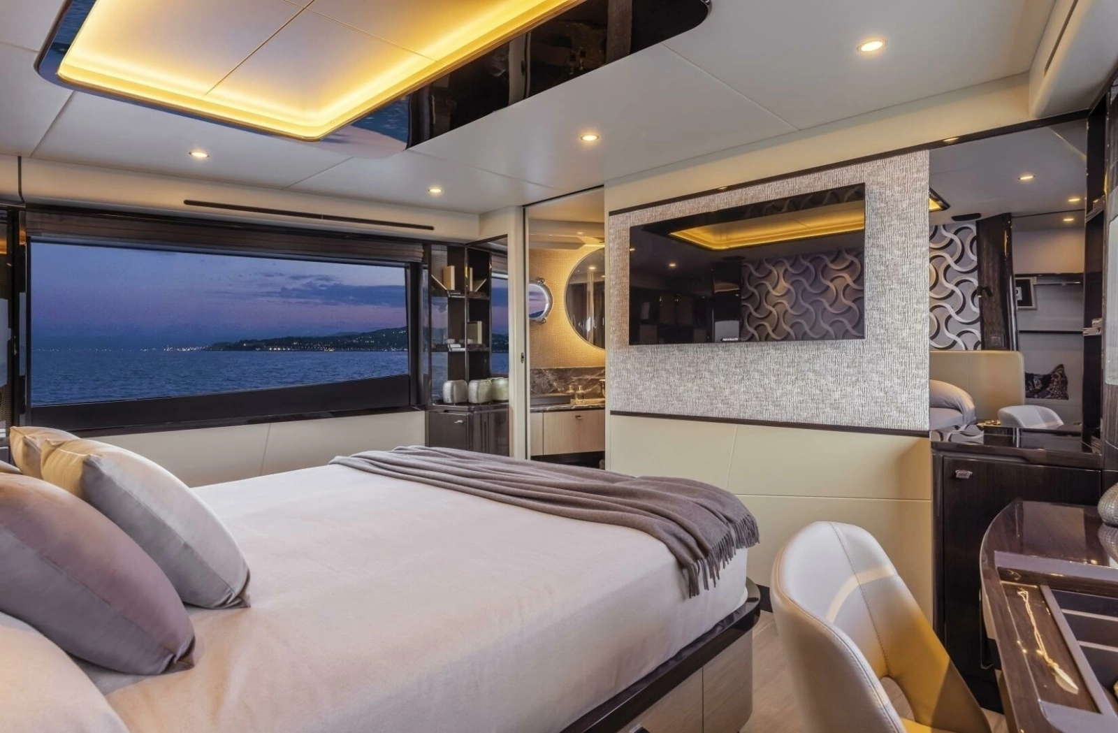 2027 60 Absolute Flybridge - Master Stateroom