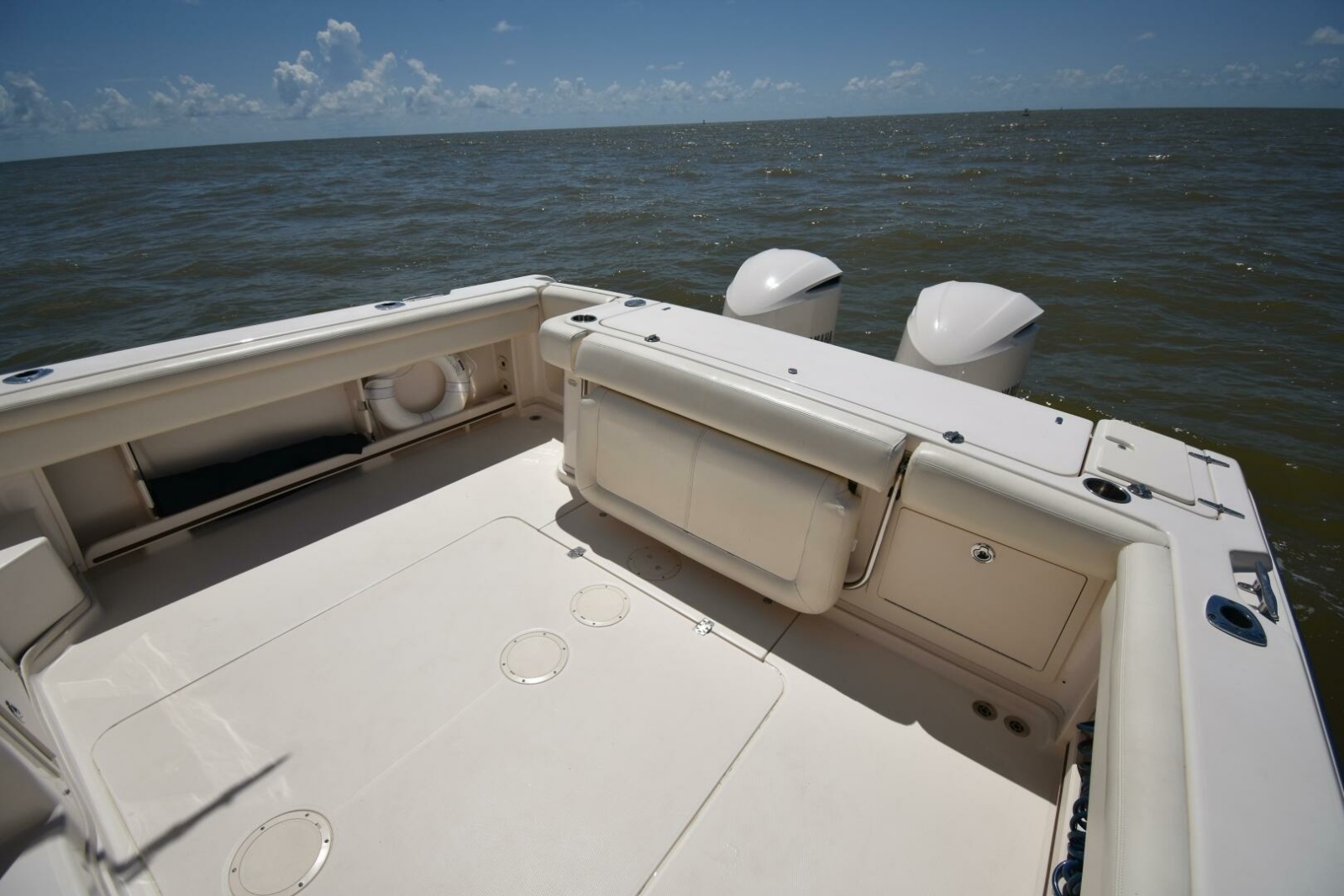 33' 2016 Grady-White 330 Express