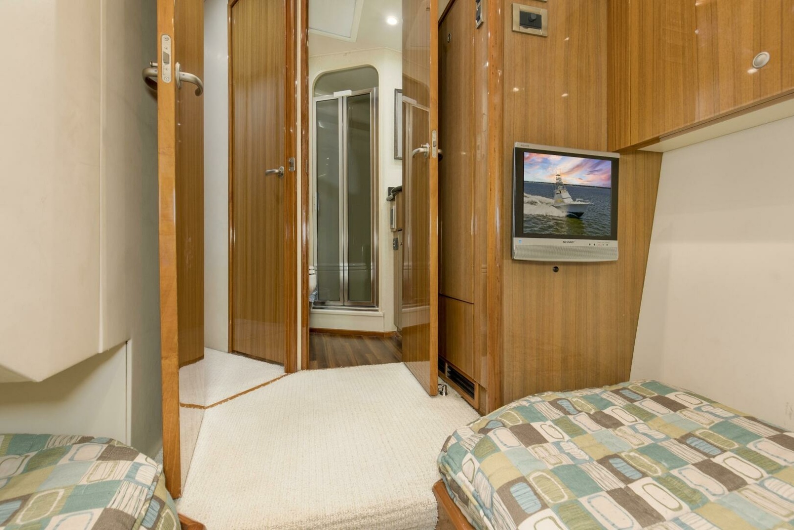 64' 2007 Viking 64 Enclosed Bridge