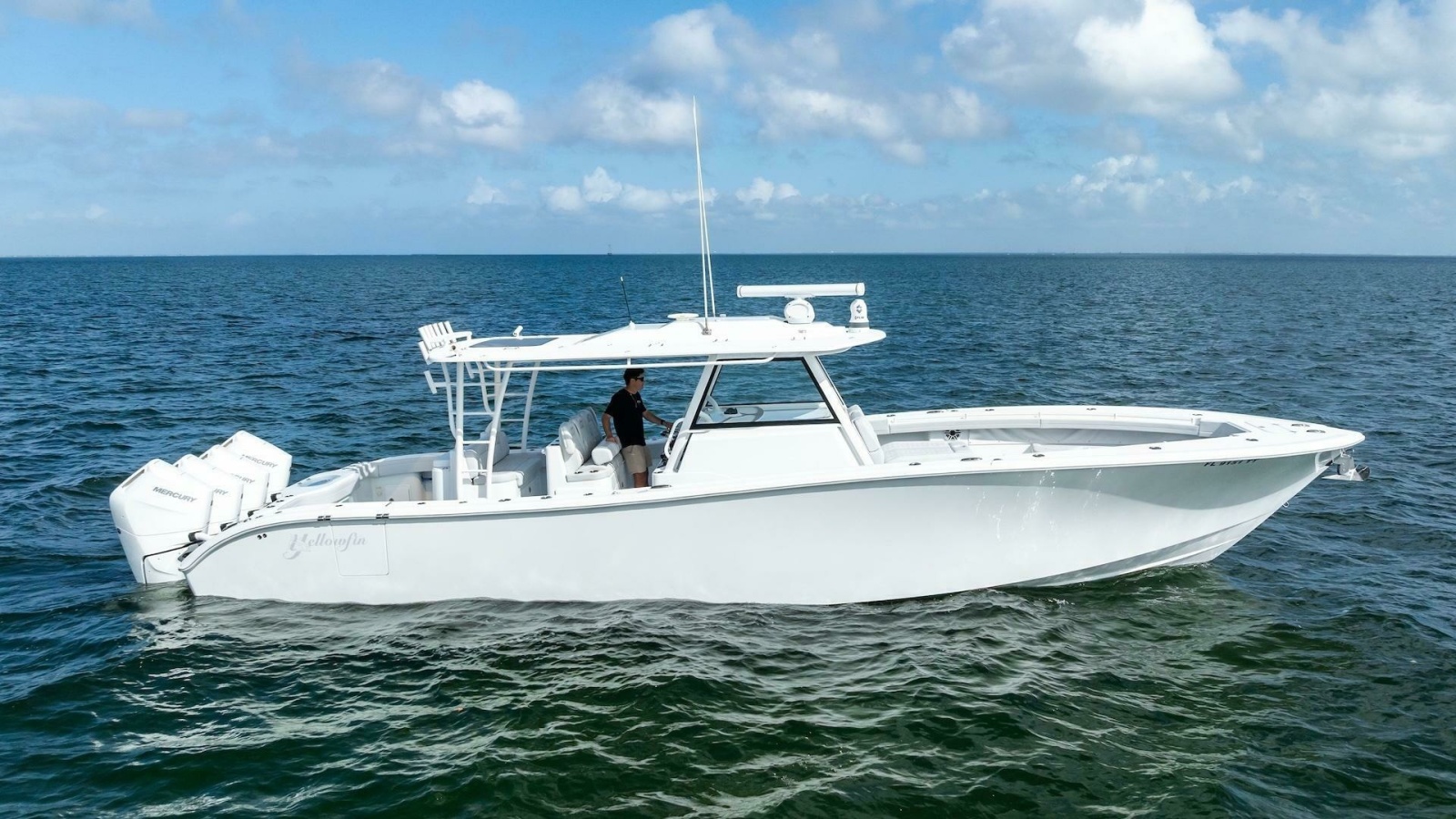 42' 2024 Yellowfin 42 Offshore